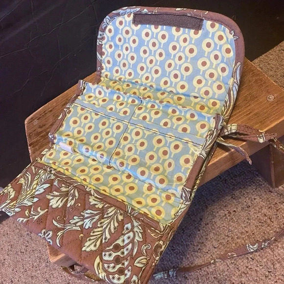 MaggieB Mini Crossbody Strap Wallet Quilted Floral Print Brown Green - Picture 5 of 6